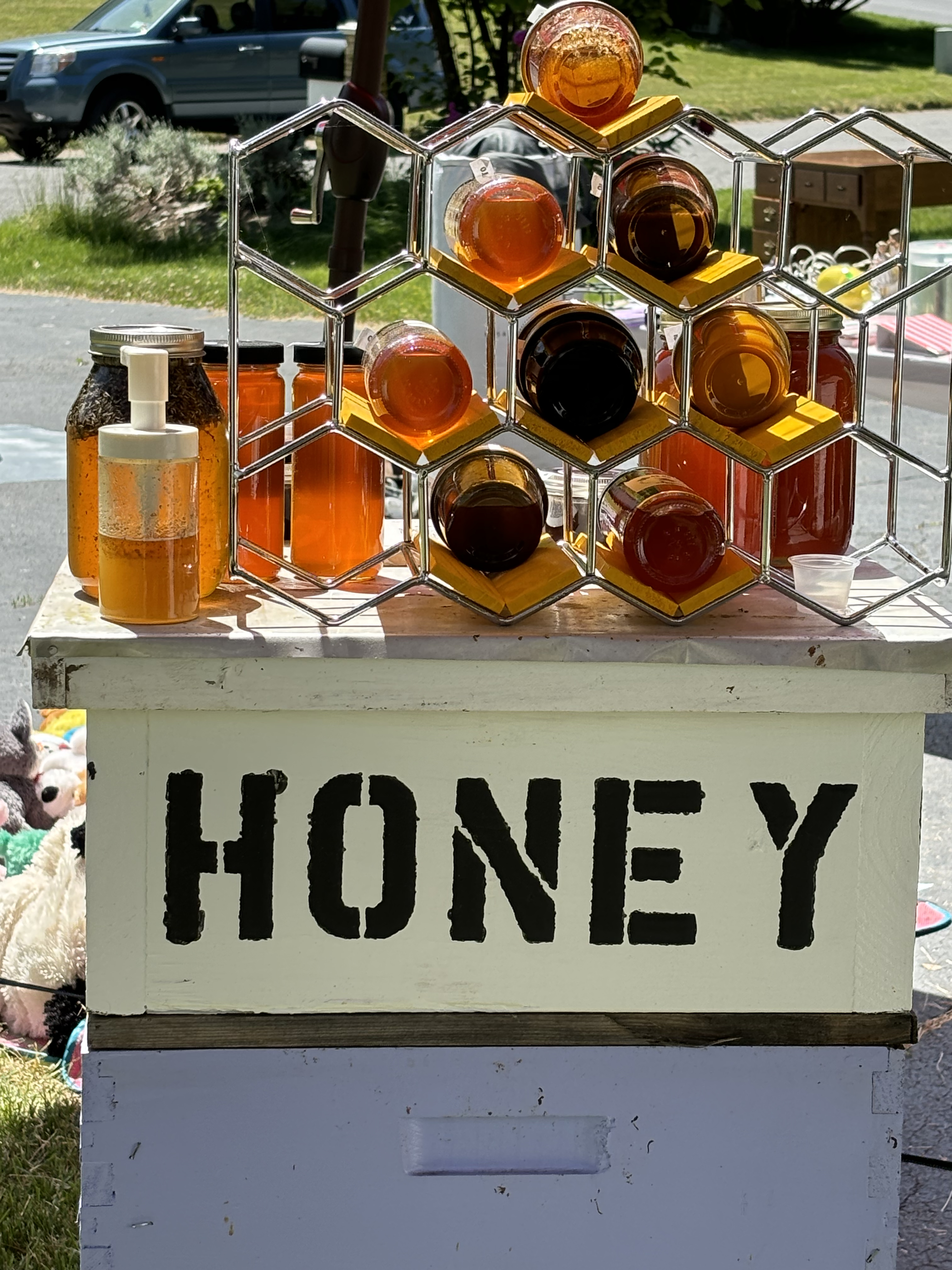 A picture of a honey stand